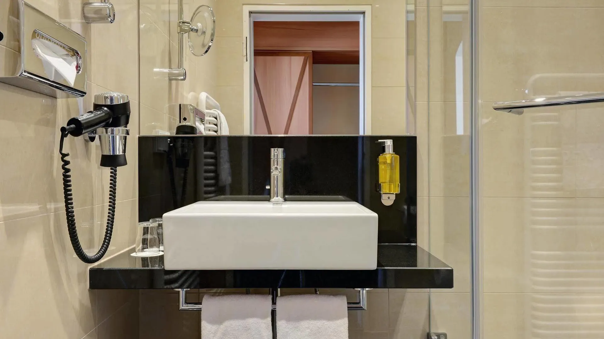 Intercityhotel Muenchen Almanya