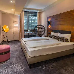 Otel Elaya